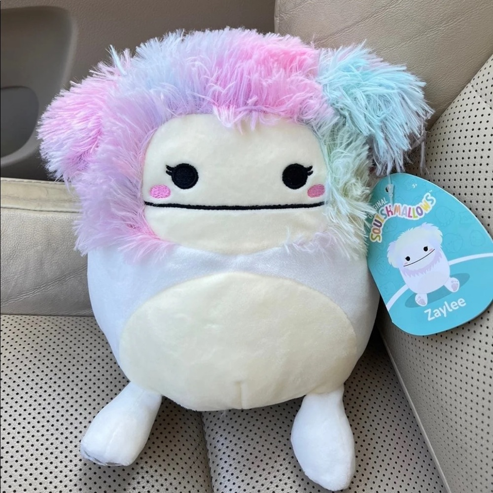 Squishmallows NWT RARE 7.5” Zaylee the White Bigfoot Squishmallow